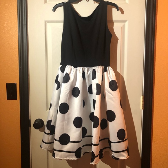 SALE‼️ Black And White Polka Dot Dress - Picture 4 of 5